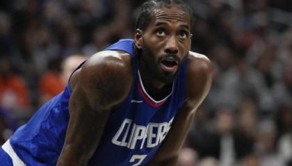 打一节就“消失”？小卡遭遇背部痉挛 半场提前回家