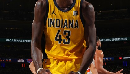 ?西亚卡姆：唐斯在进攻端非常有天赋，必须依靠团队协作来防守他